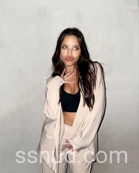 Preview de Emilia Mernes