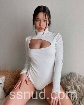 Preview de Emilia Mernes