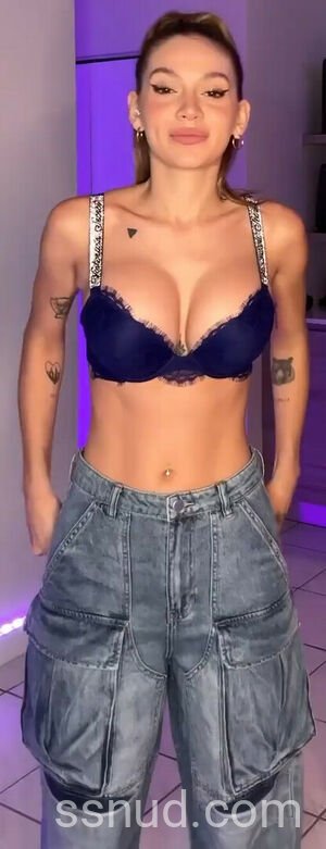 Preview de Sasha Ferro