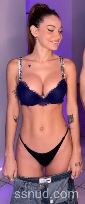 Preview de Sasha Ferro