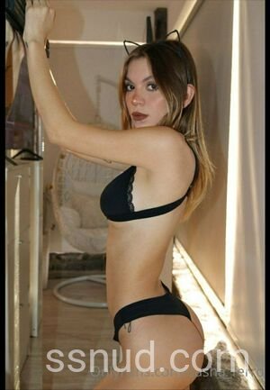Preview de Sasha Ferro